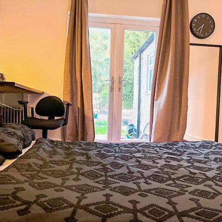 Wolves Living Bed and Breakfast Bushbury Eksteriør billede